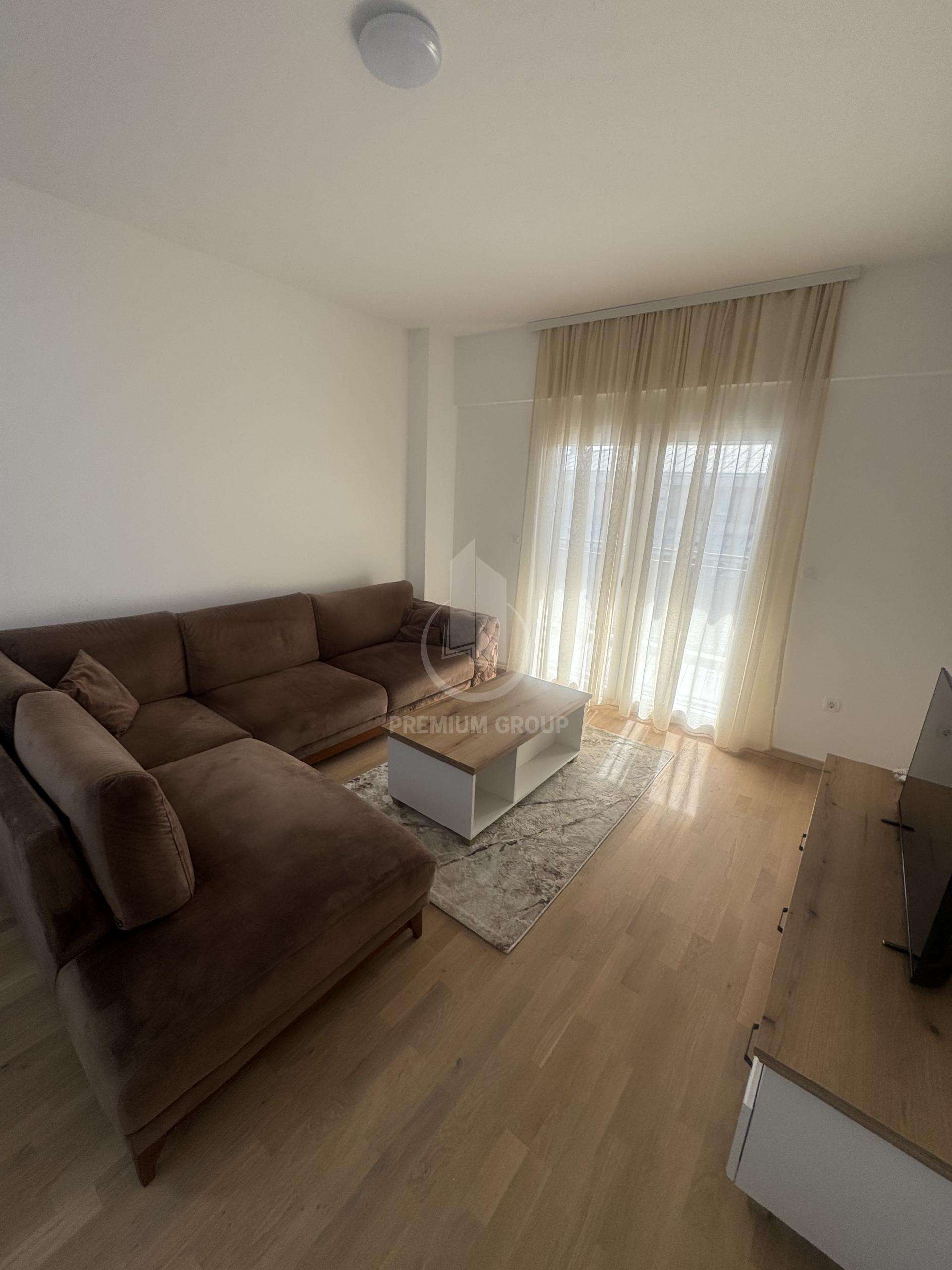 Izdaje se jednosoban stan 528 m2 u momišićima