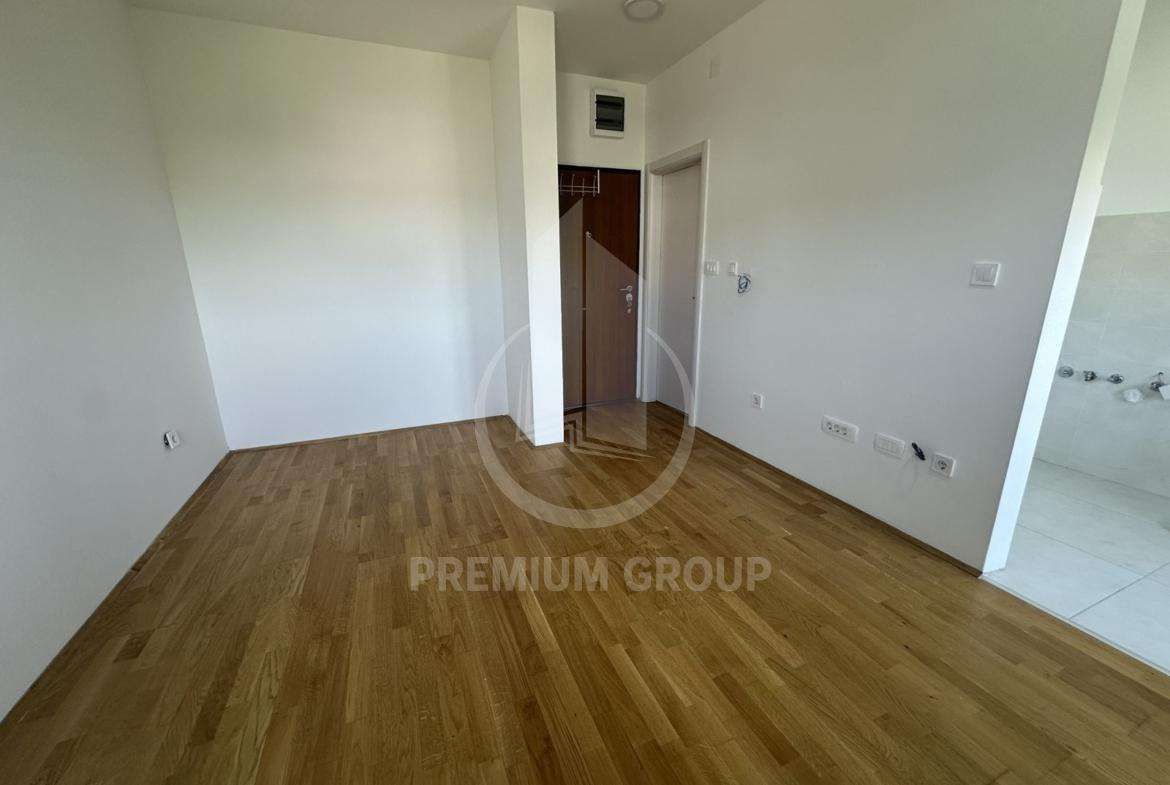 Izdavanje garsonjera 30m², Zabjelo,